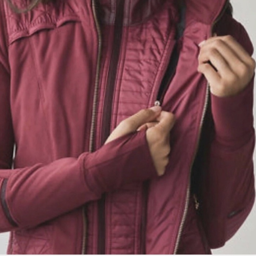 lululemon athletica Fleecy Keen Jacket with removable hood in wine berry - Picture 4 of 11